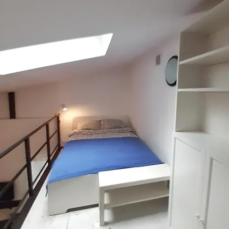 Apartment Loftowe Studio Pod Muralem Lodz